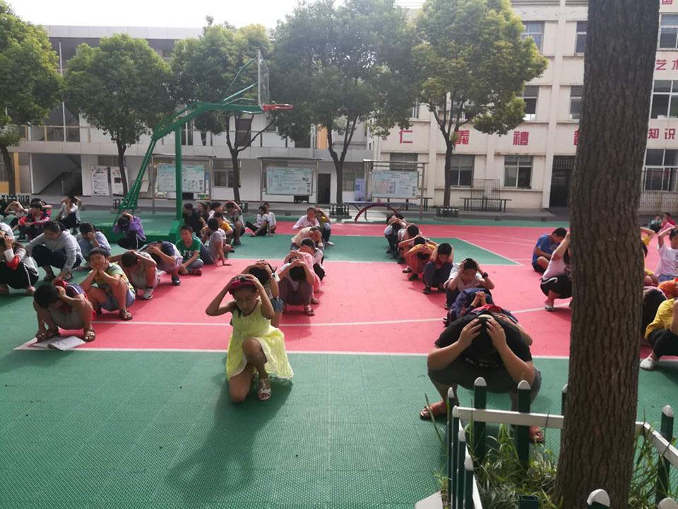 ���|Ů�ӌWУ