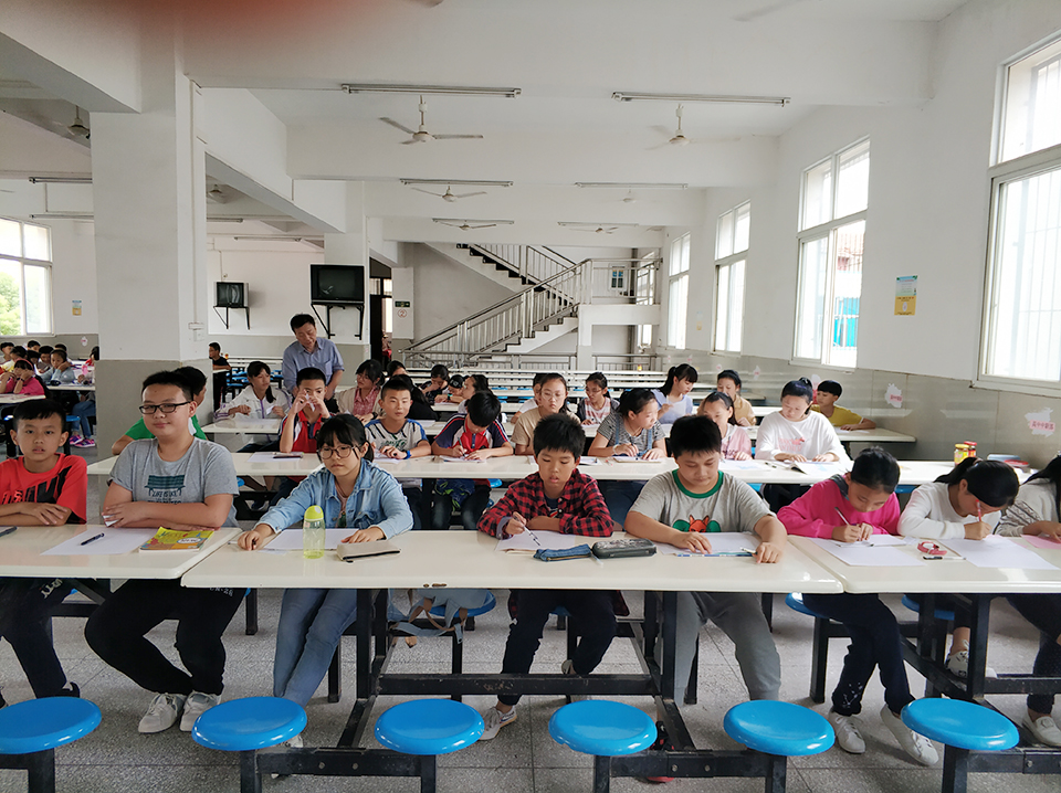 ���|Ů�ӌWУ