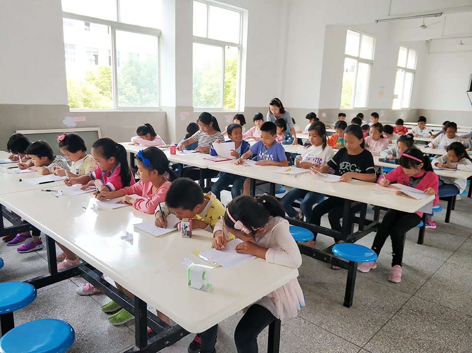 ���|Ů�ӌWУ