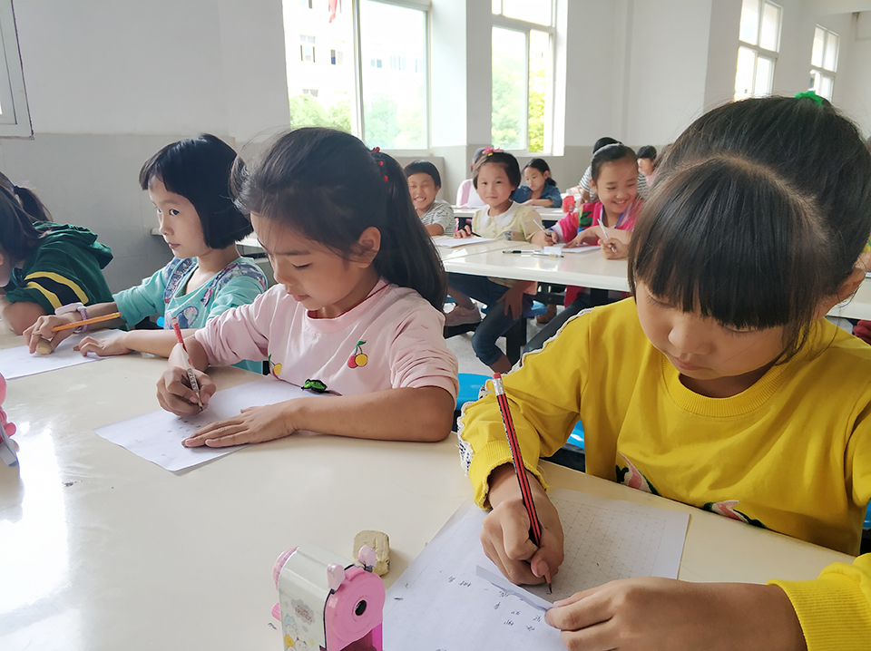 ���|Ů�ӌWУ