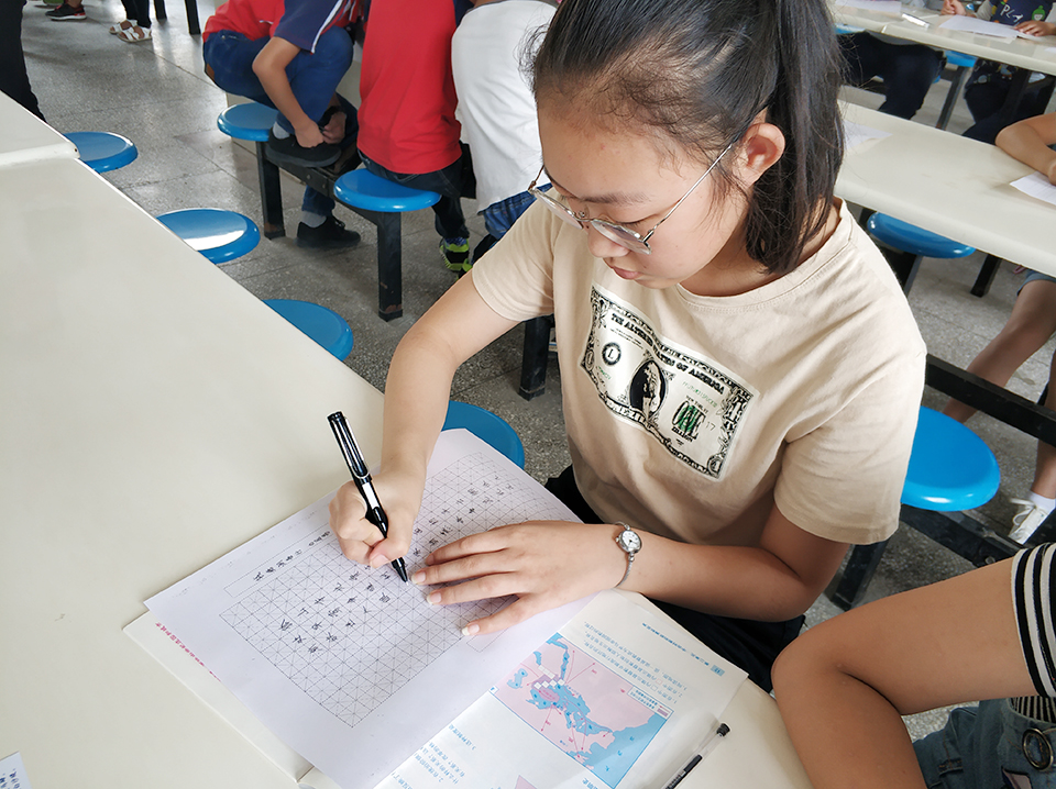 ���|Ů�ӌWУ