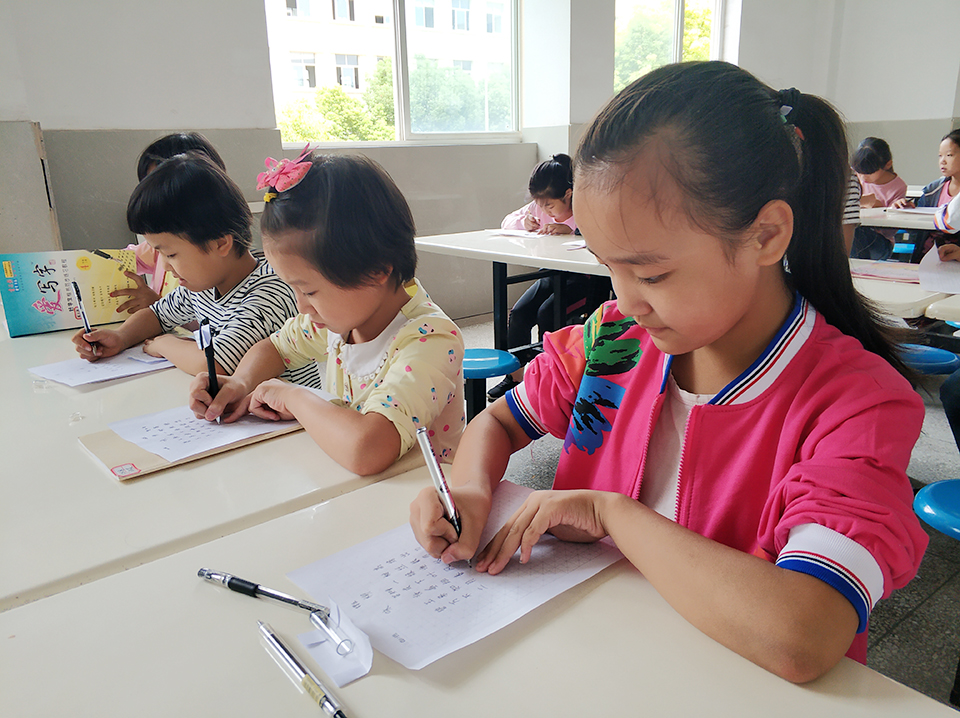 ���|Ů�ӌWУ