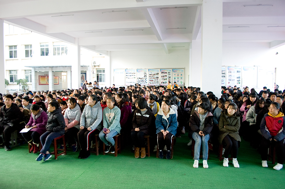 ���|Ů�ӌWУ