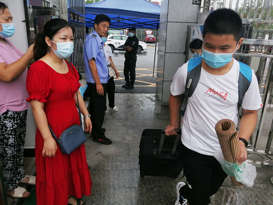 ���|Ů�ӌWУ